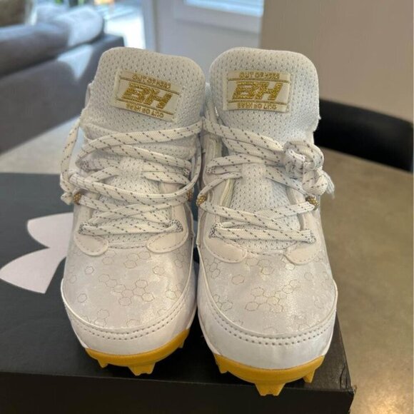 Brand new Under Armour baseball cleats. (Honeycomb). Size 1 youth. - Picture 3 of 9